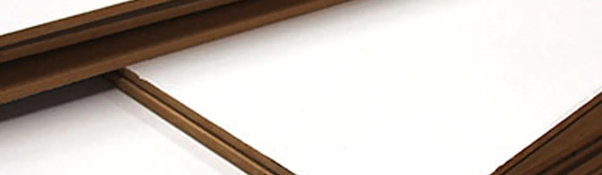 Tableros de pintarrón blanco apilados