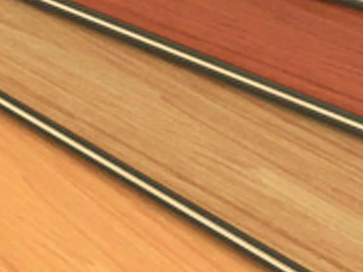 Laminados plásticos en acabados madera y rojo